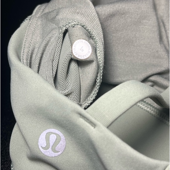 lululemon energy bra size 4 in green - Picture 4 of 4